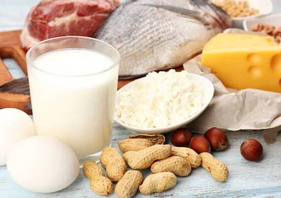 Latticini, pesce, carne, noci e uova la nutrizione della dieta proteica